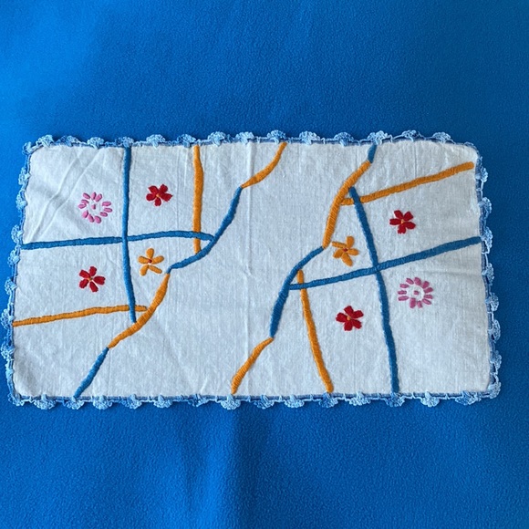 Doilies Scarves Set Hand Crocheted and Stitched Vintage - Picture 2 of 8